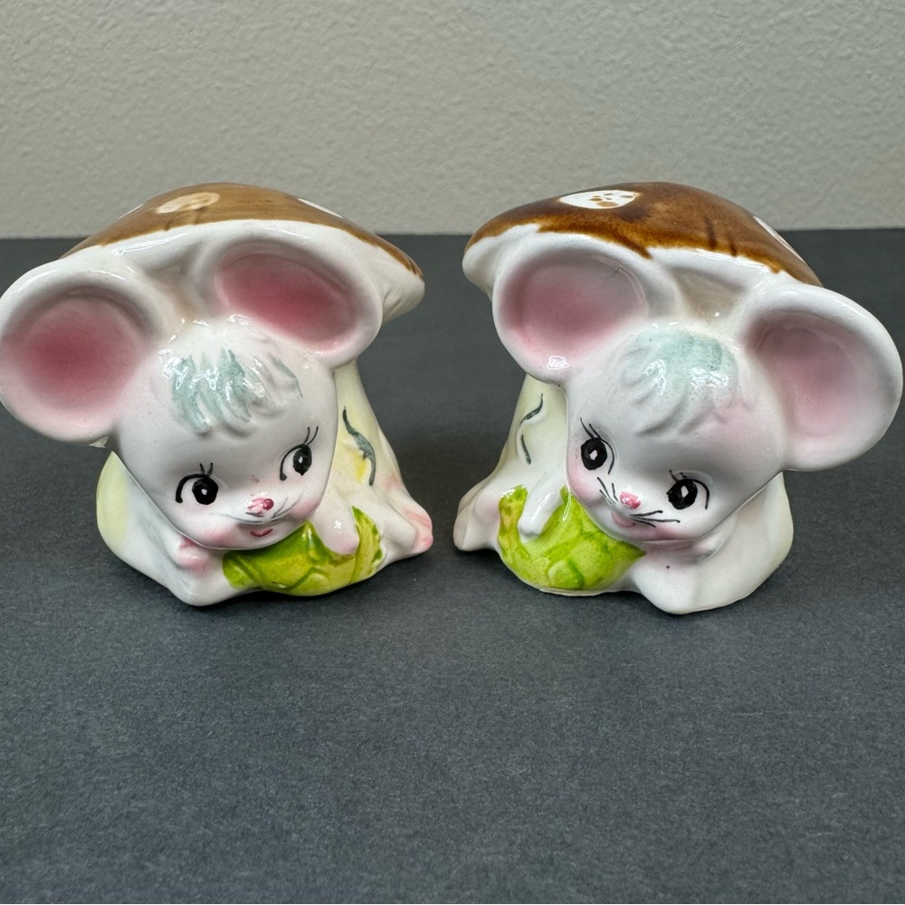 Vtg Enesco Missy Mouse mushroom salt and pepper shakers‎ hand painted Japan